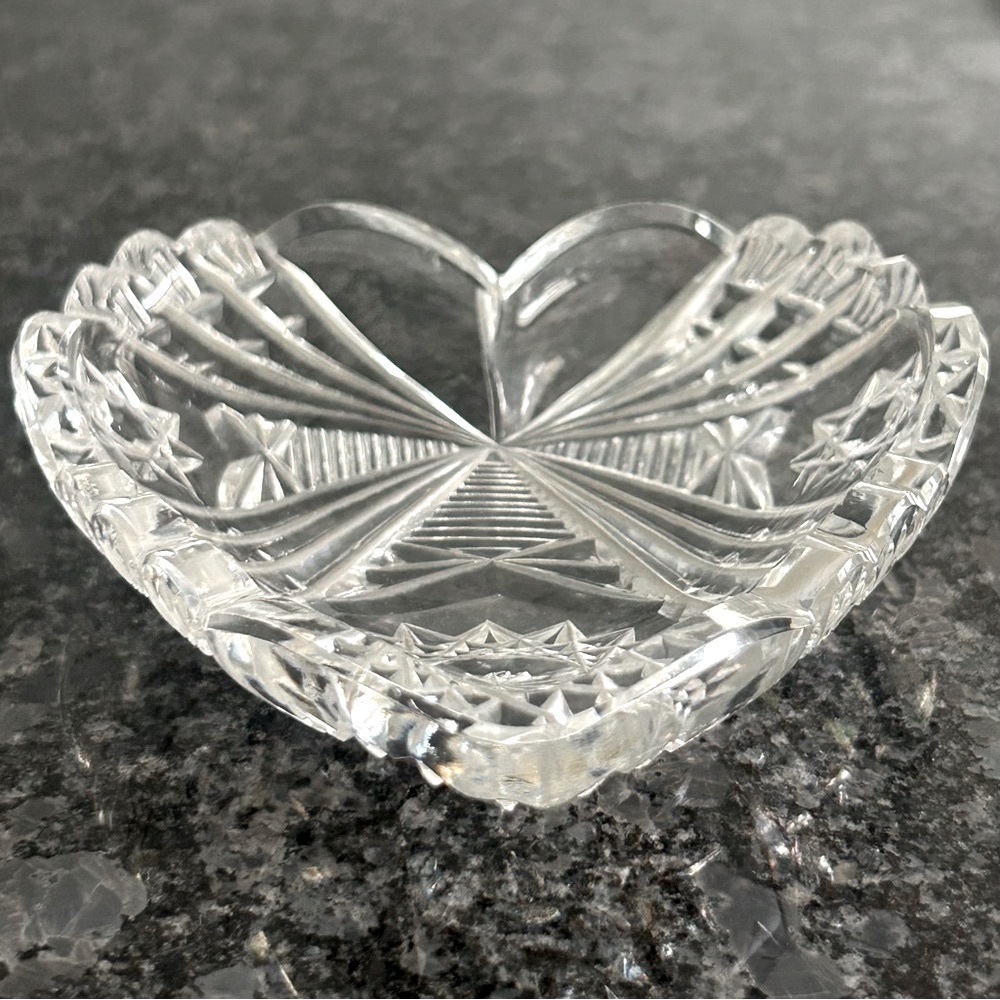VINTAGE Heart-Shaped Cut crystal Decorative Bowl Trinket tray Ring holder - Picture 4 of 13